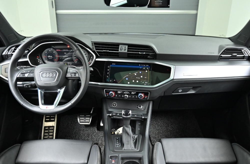 Audi Q3 (F3)