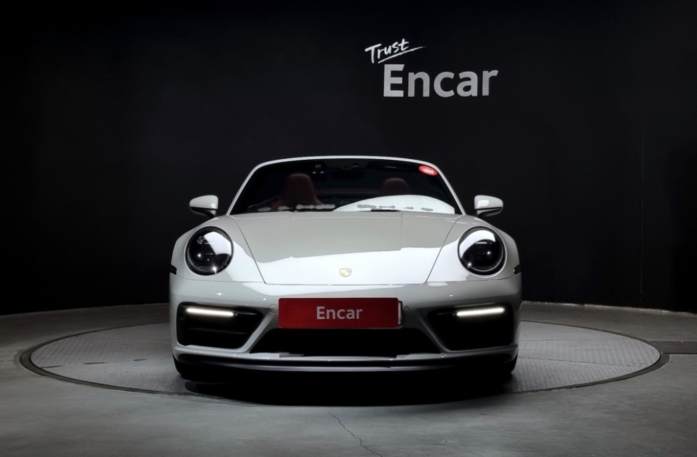Porsche 911 (992)