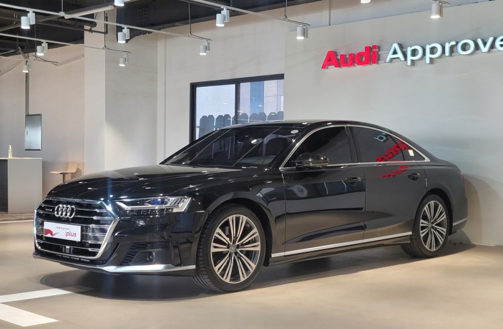 Audi A8 (D5)