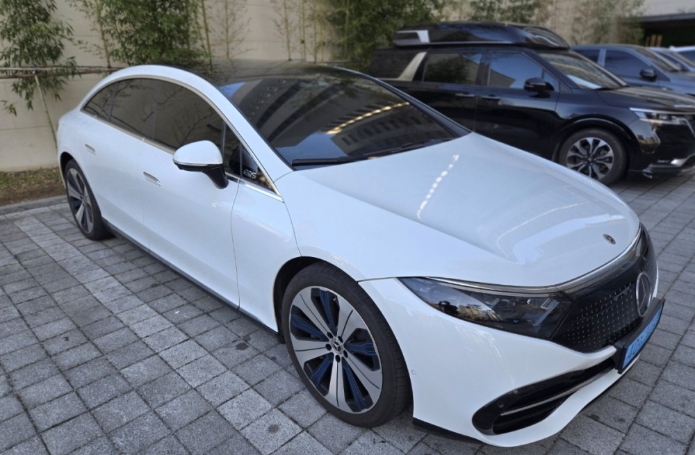 Mercedes-Benz EQS V297