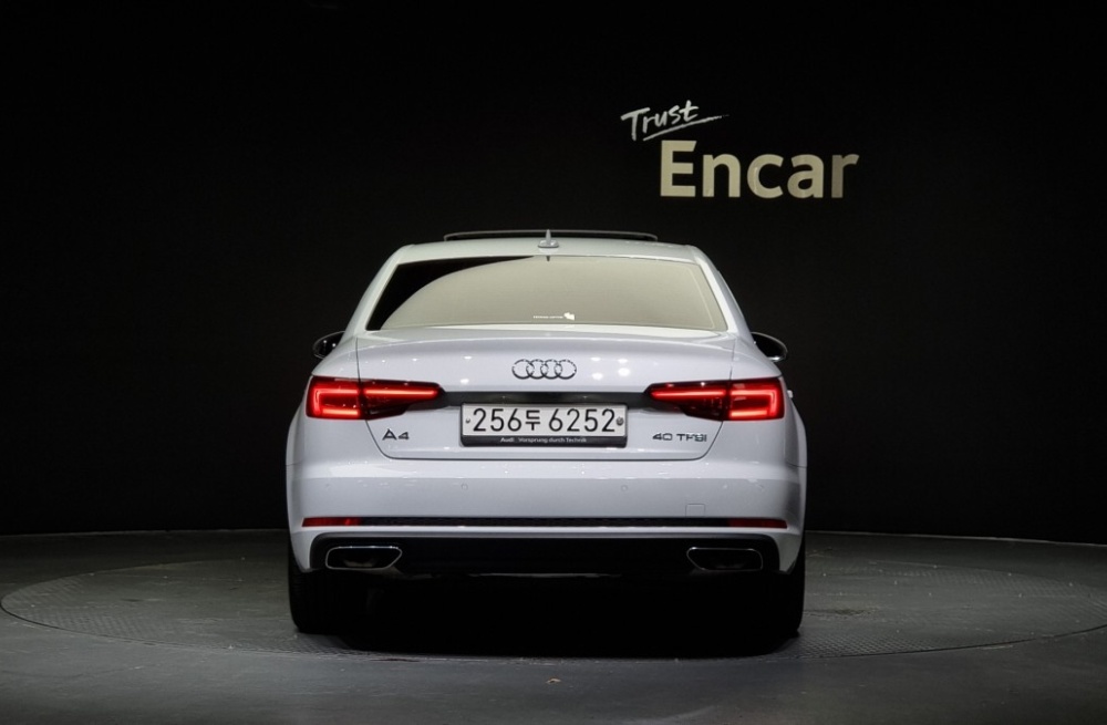 Audi A4 (B9)