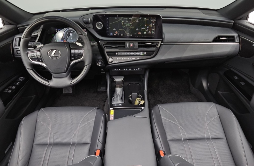 Lexus ES300h 7th generation