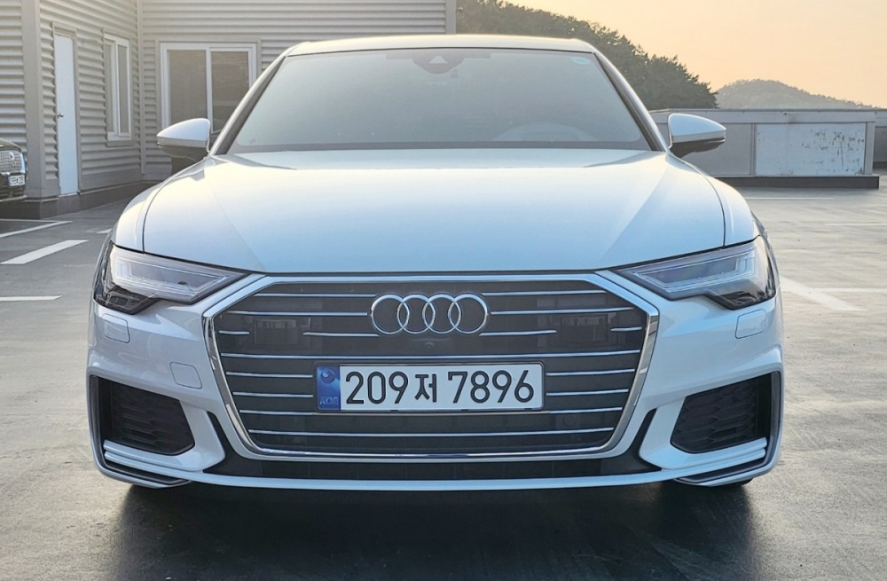 Audi A6 (C8)