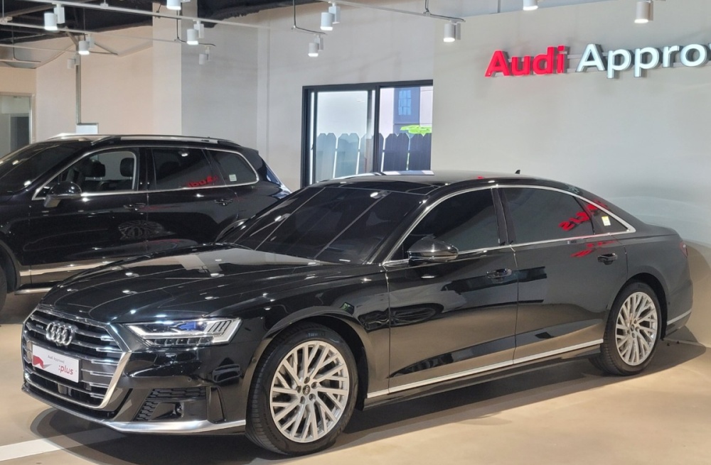 Audi A8 (D5)
