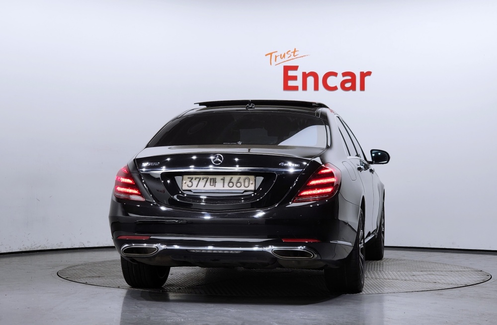 Mercedes-Benz S-Class W222