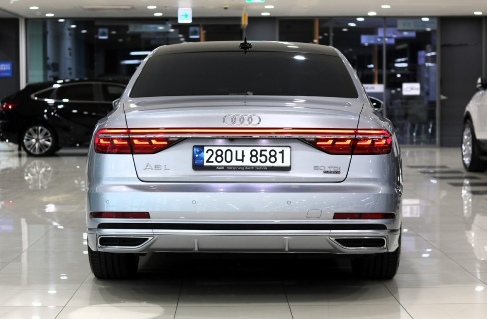 Audi A8 (D5)