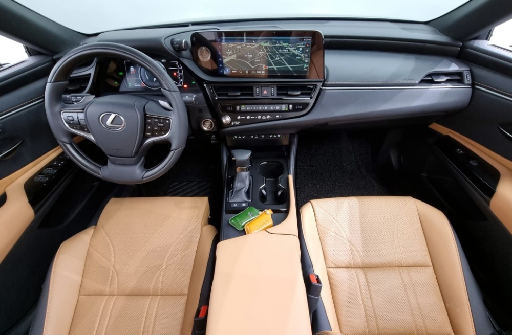 Lexus ES300h 7th generation