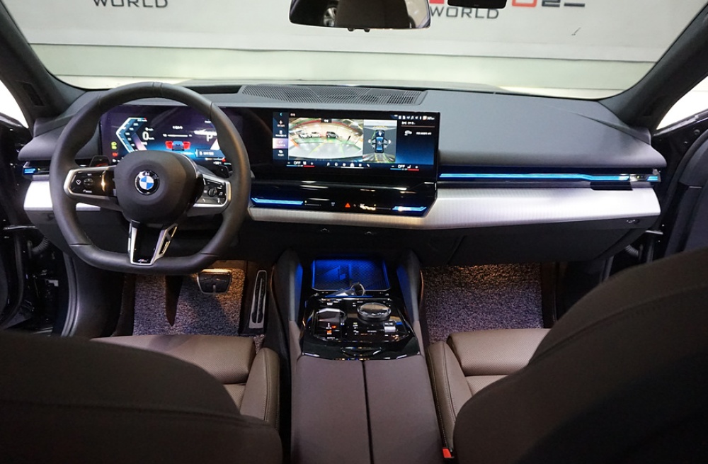 BMW 5 Series (G60)
