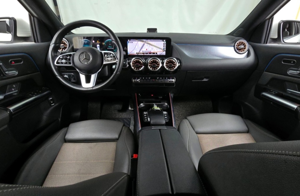 Mercedes-Benz EQA-H243