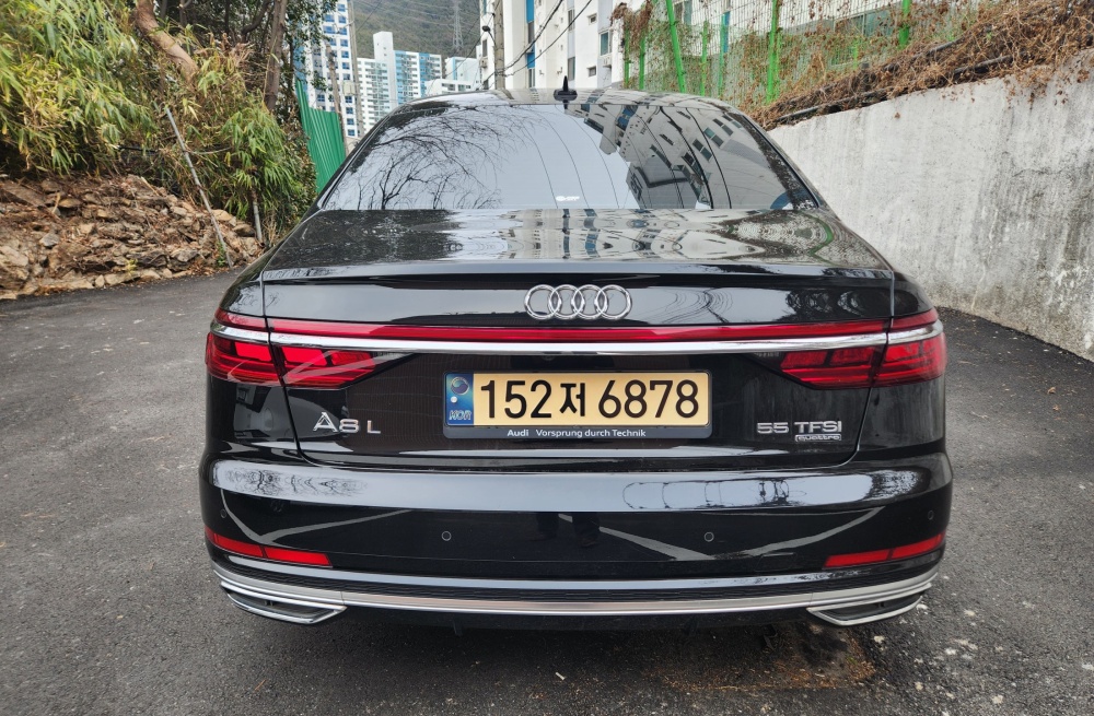 Audi A8 (D5)