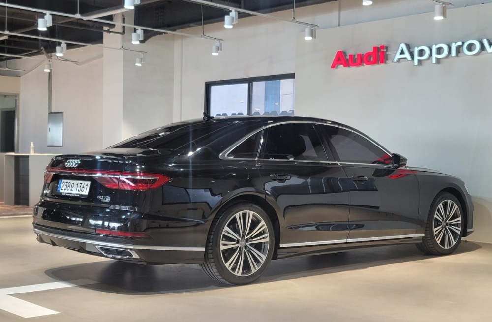Audi A8 (D5)