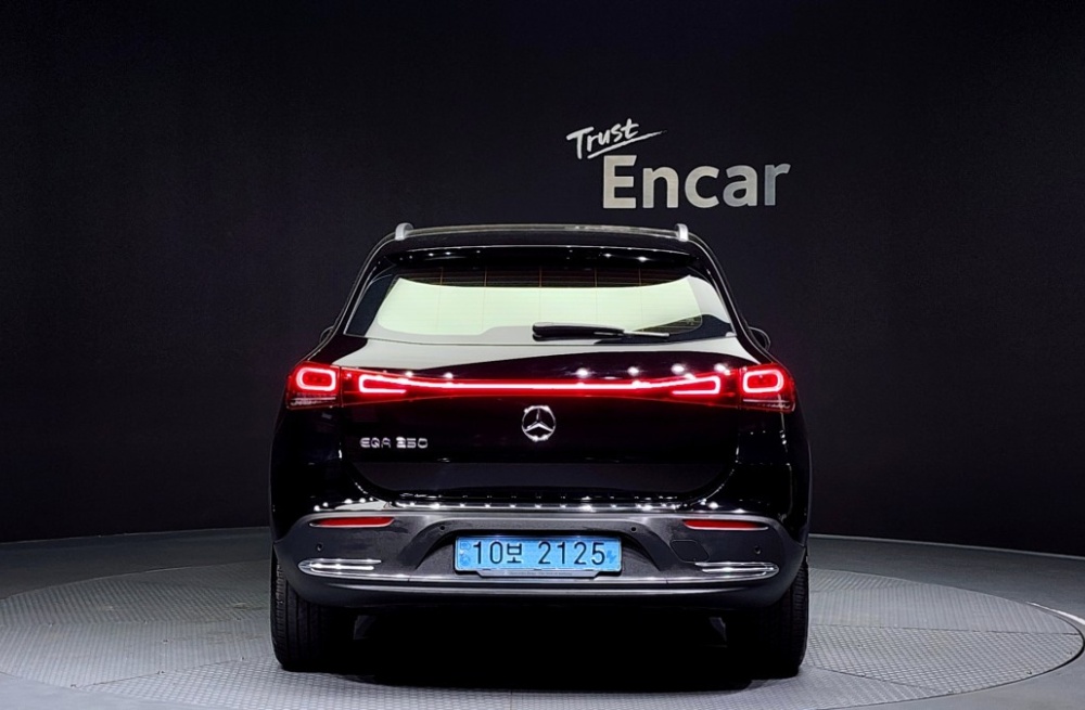Mercedes-Benz EQA-H243