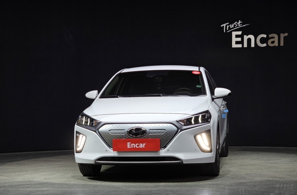 Hyundai The new Ioniq electric