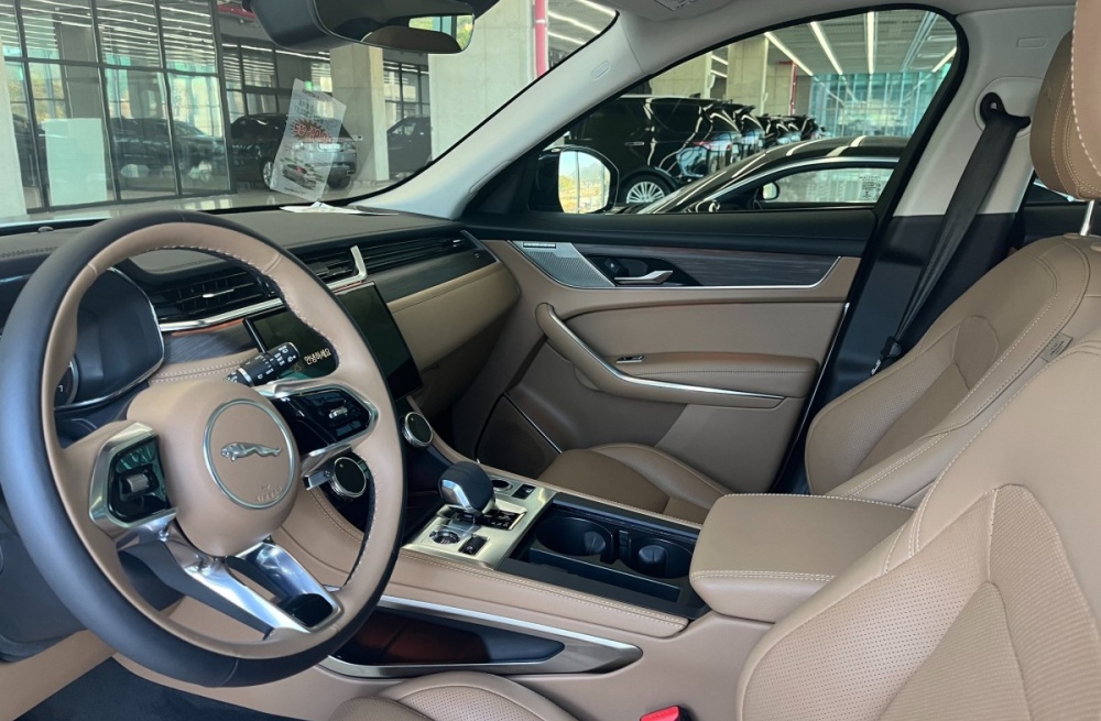 Jaguar F-PACE
