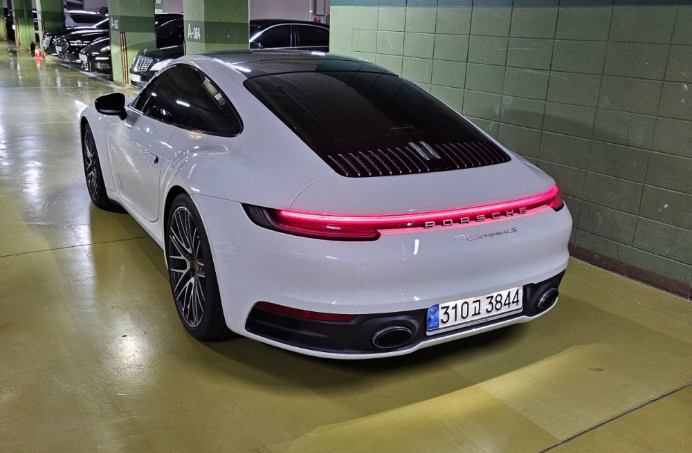 Porsche 911 (992)