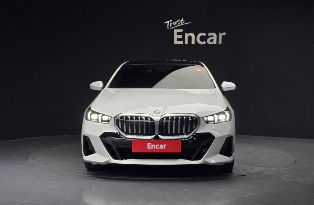 BMW 5 Series (G60)