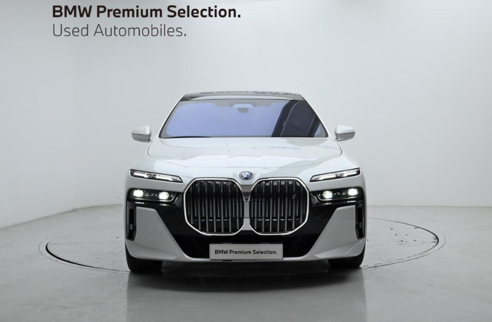 BMW i7 (G70)