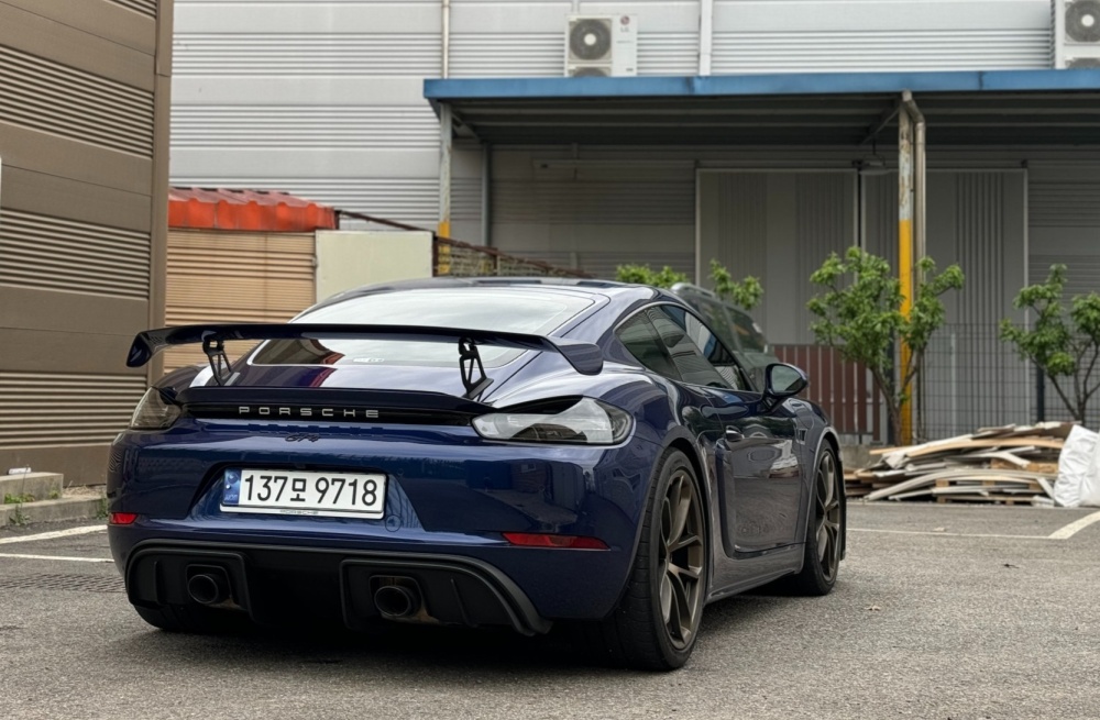 Porsche 718 Cayman