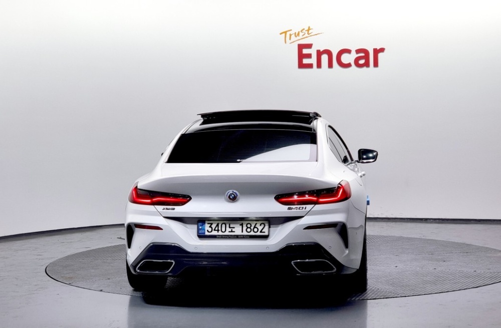 BMW 8 Series (G15)