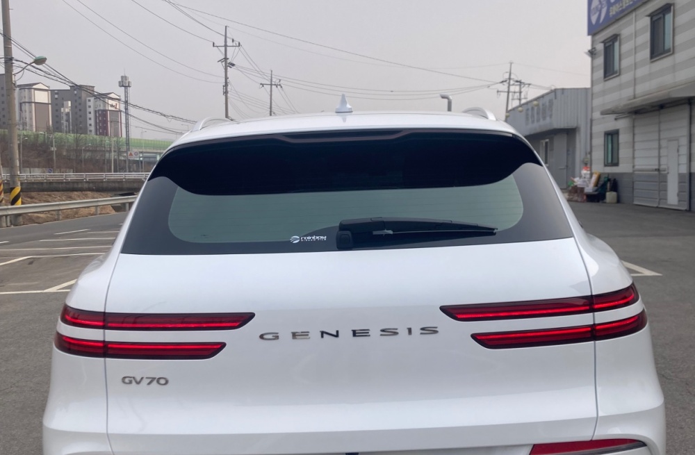 Genesis Electrified GV70