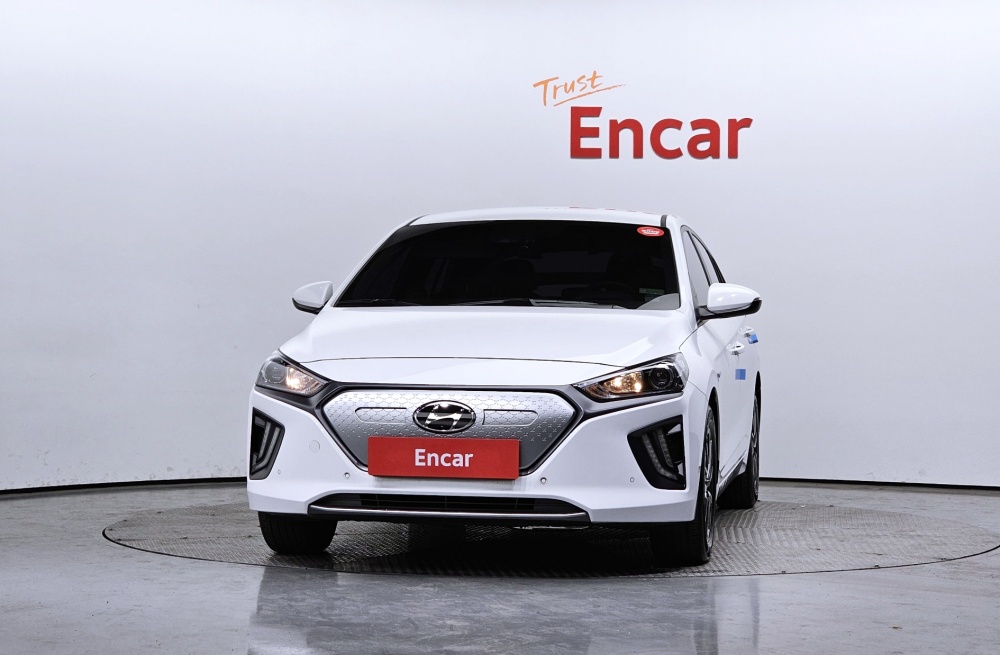 Hyundai The new Ioniq electric