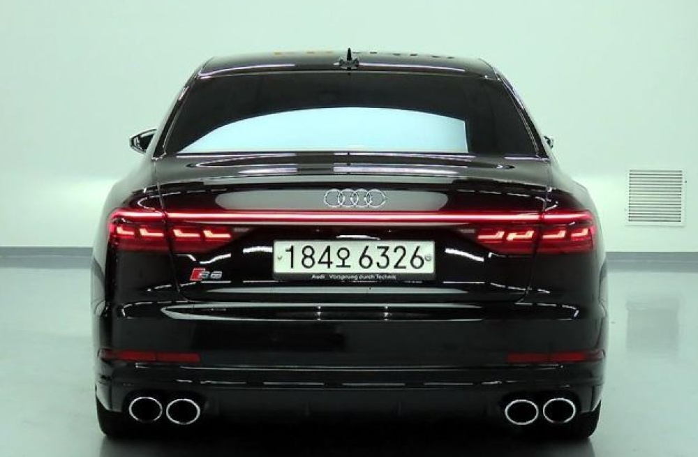 Audi S8 (D5)