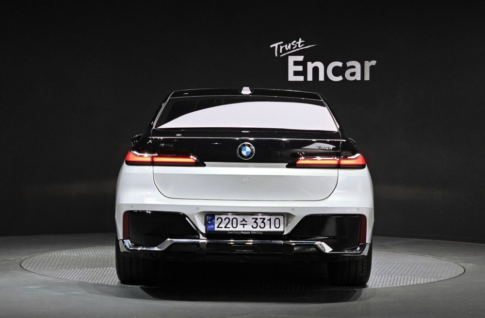 BMW 7 Series (G70)