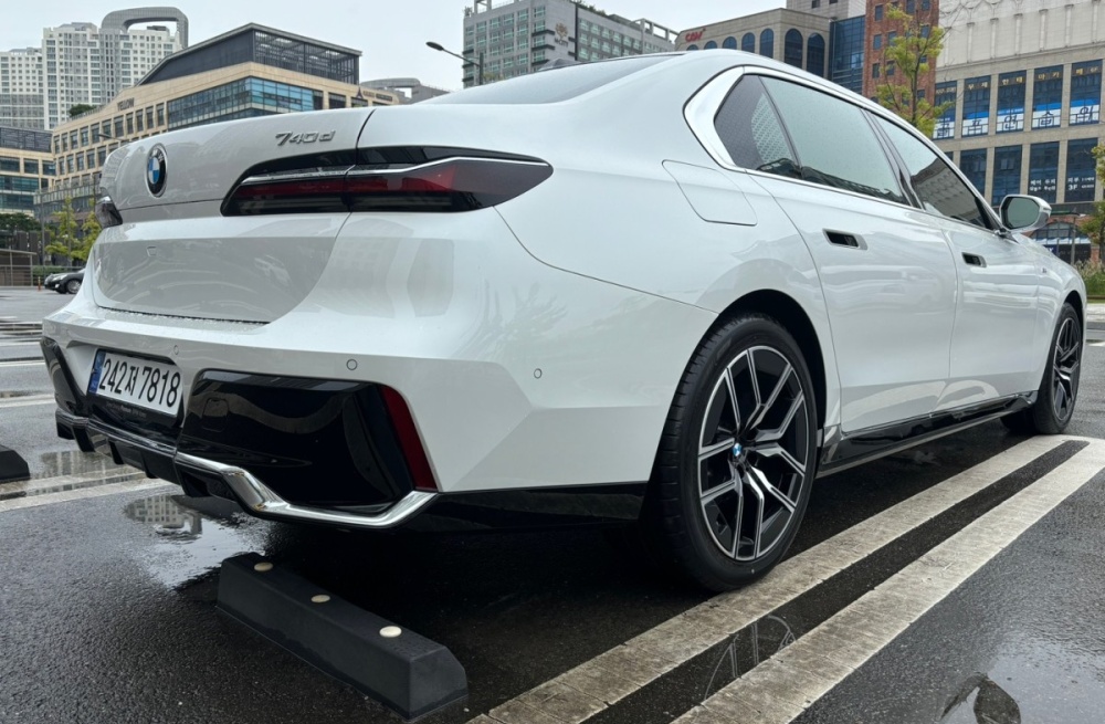 BMW 7 Series (G70)