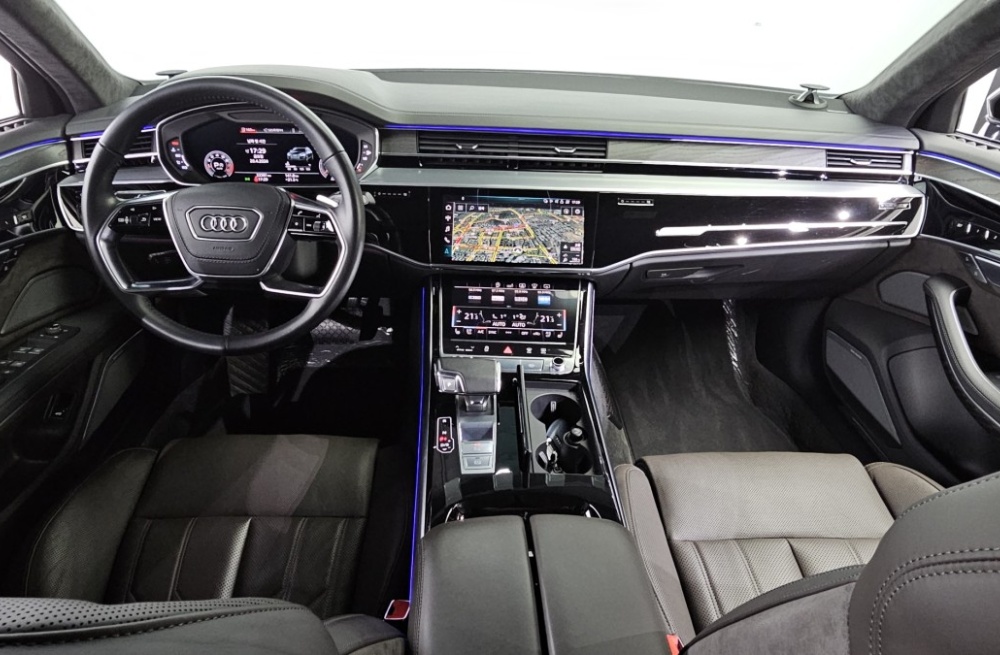 Audi A8 (D5)