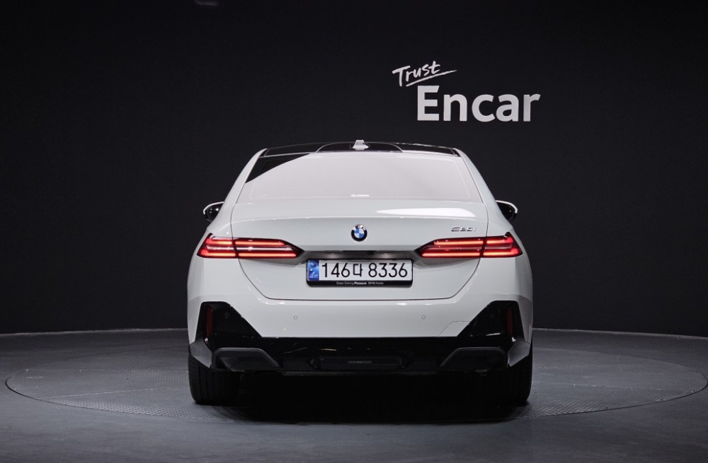 BMW 5 Series (G60)
