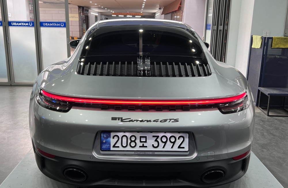 Porsche 911 (992)