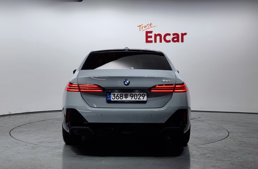 BMW 5 Series (G60)