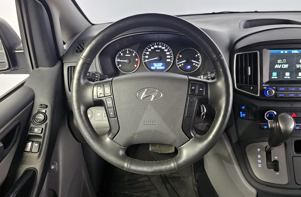 Hyundai The New Grand Starex