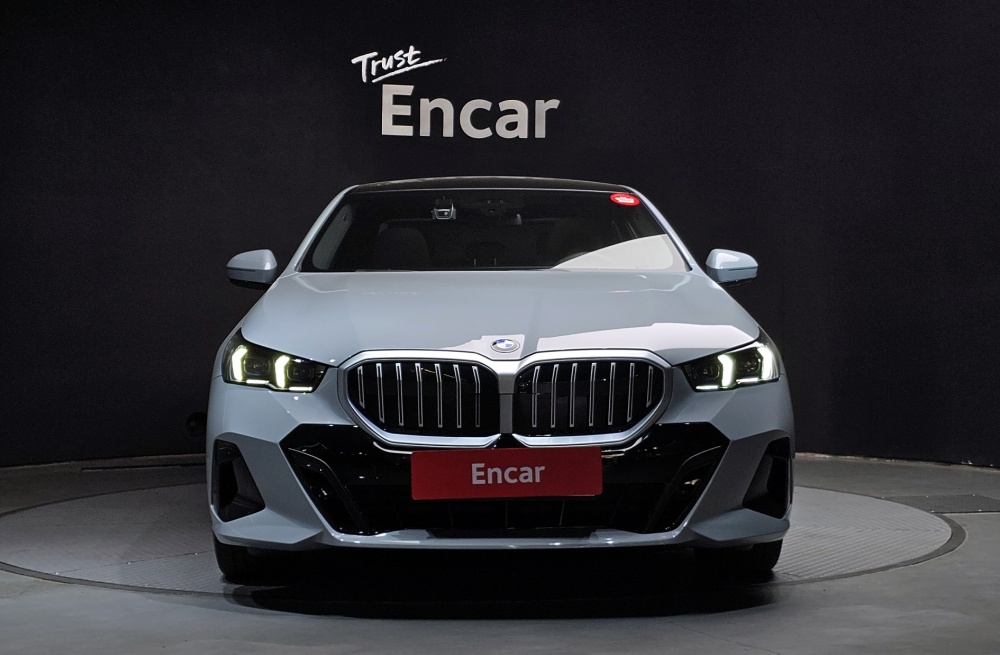 BMW 5 Series (G60)