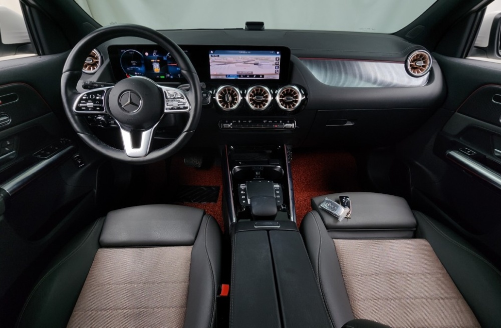 Mercedes-Benz EQA-H243