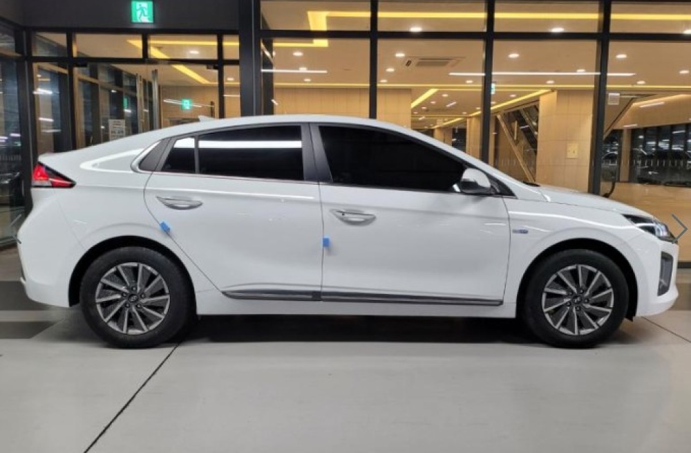 Hyundai The new Ioniq electric