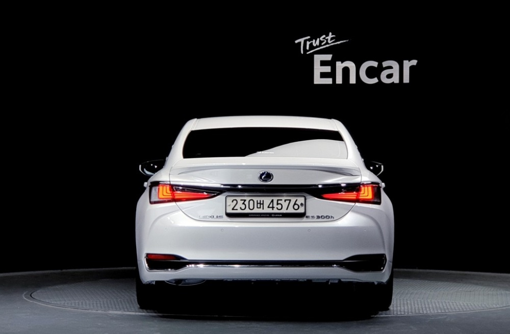Lexus ES300h 7th generation