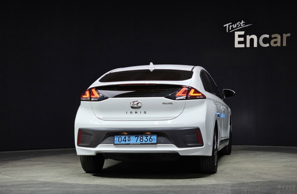 Hyundai The new Ioniq electric