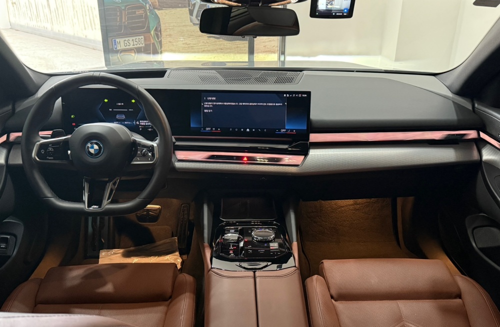 BMW i5 (G60)