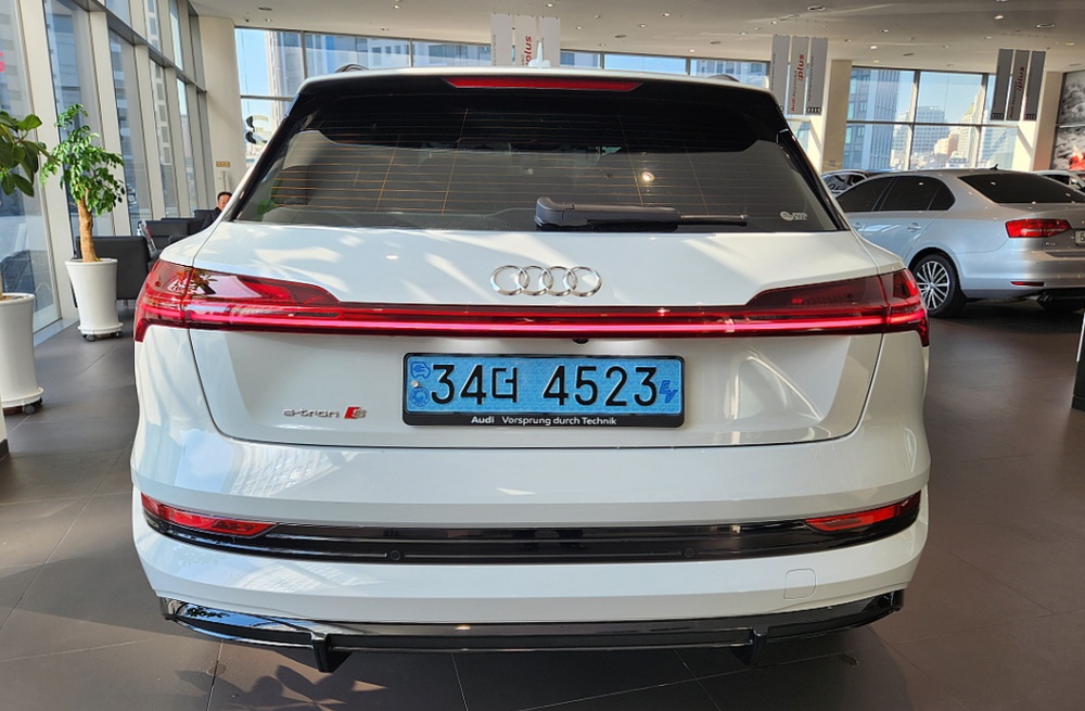 Audi e-tron