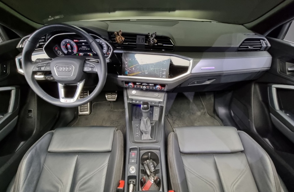 Audi Q3 (F3)