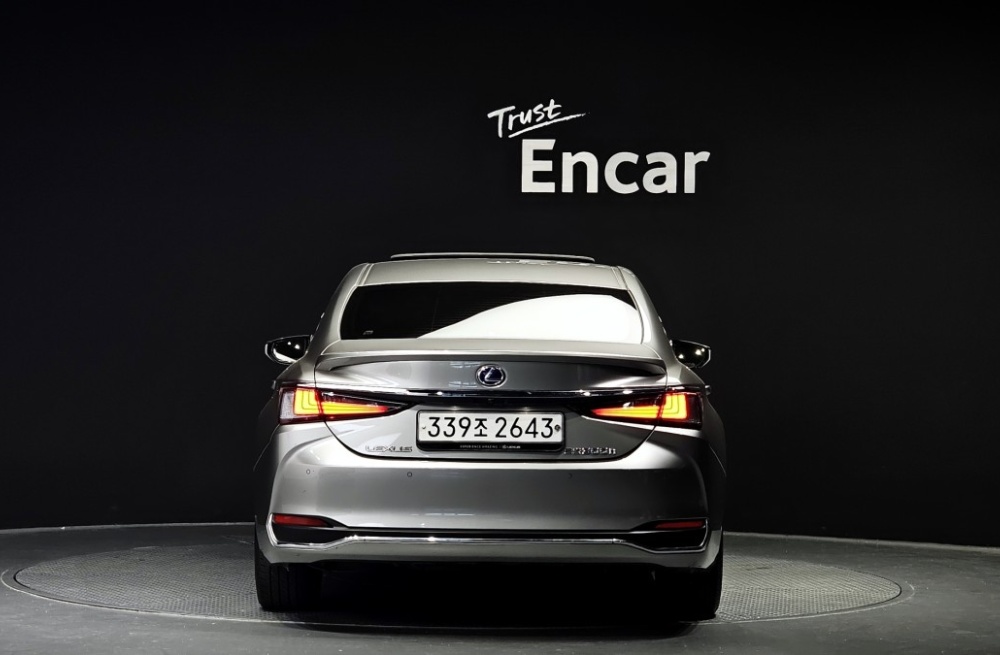 Lexus ES300h 7th generation