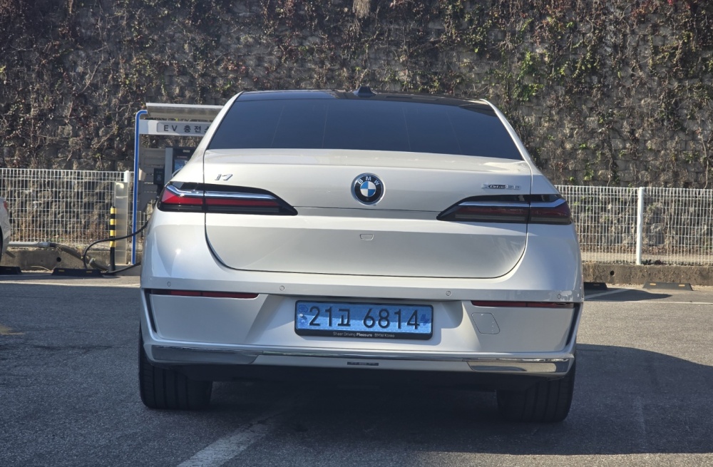 BMW i7 (G70)