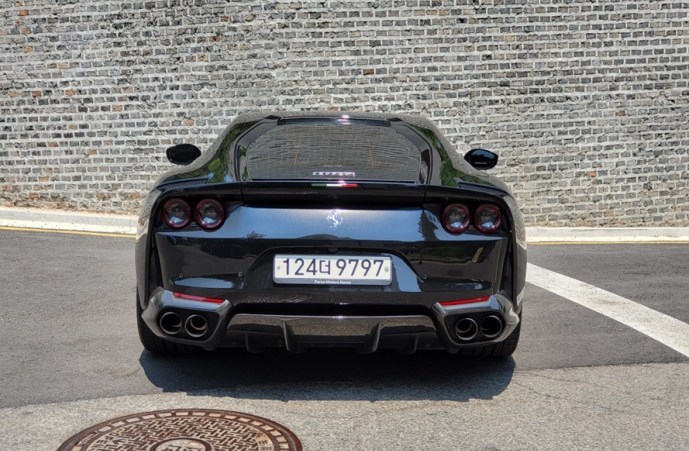 Ferrari 812 super fast