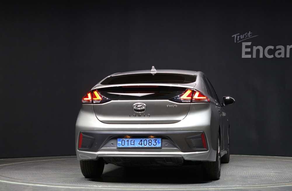 Hyundai The new Ioniq electric