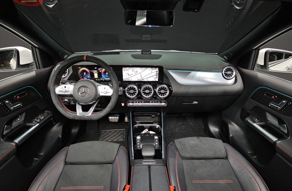 Mercedes-Benz EQA-H243