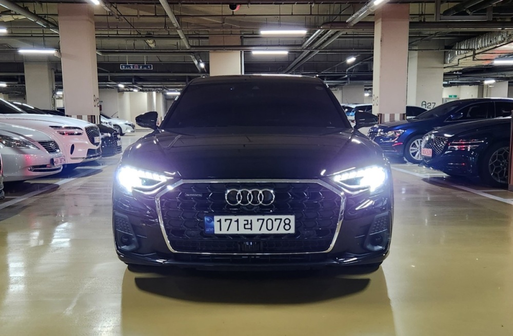 Audi A8 (D5)
