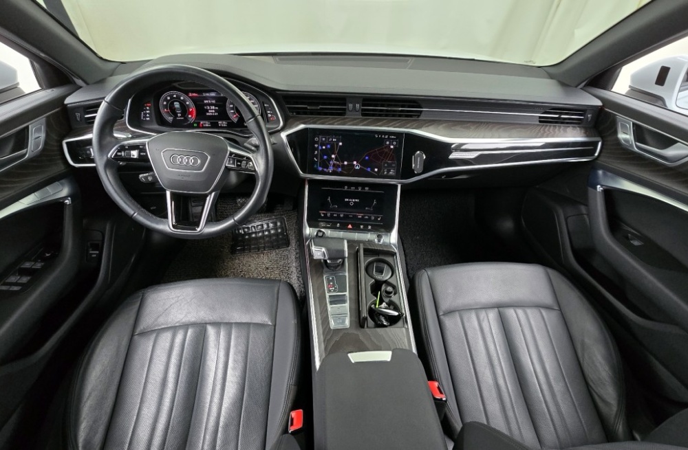 Audi A6 (C8)