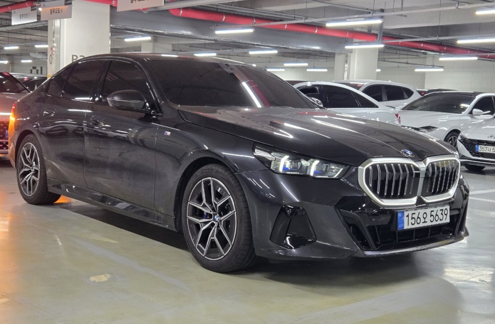 BMW 5 Series (G60)