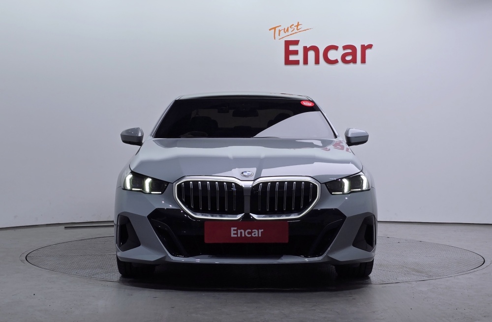 BMW 5 Series (G60)
